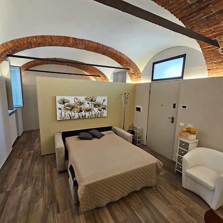 Bilocale In Centro Storico! Apartment Алба Екстериор снимка