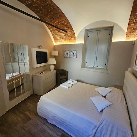 Bilocale In Centro Storico! Apartment Алба Екстериор снимка