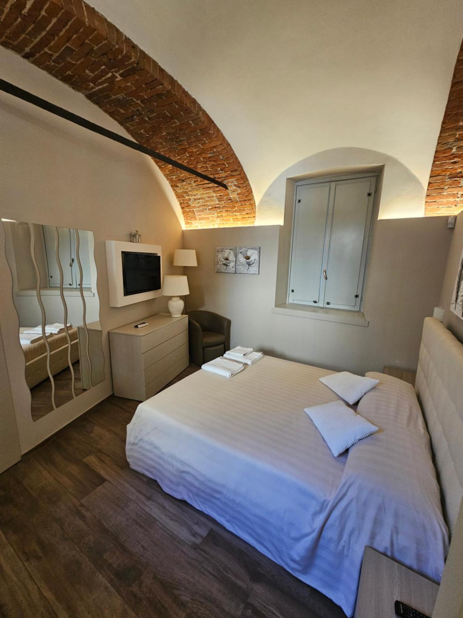 Bilocale In Centro Storico! Apartment Алба Екстериор снимка