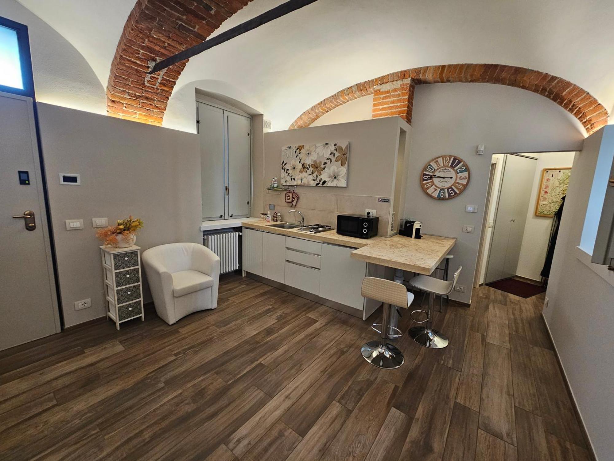 Bilocale In Centro Storico! Apartment Алба Екстериор снимка