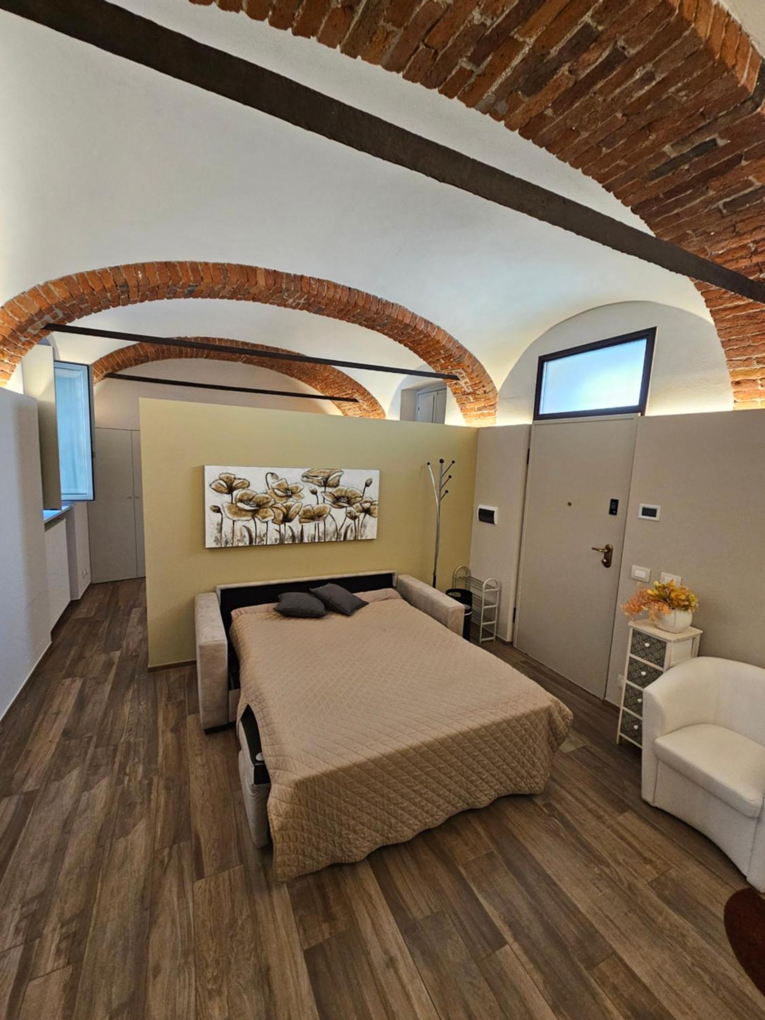 Bilocale In Centro Storico! Apartment Алба Екстериор снимка