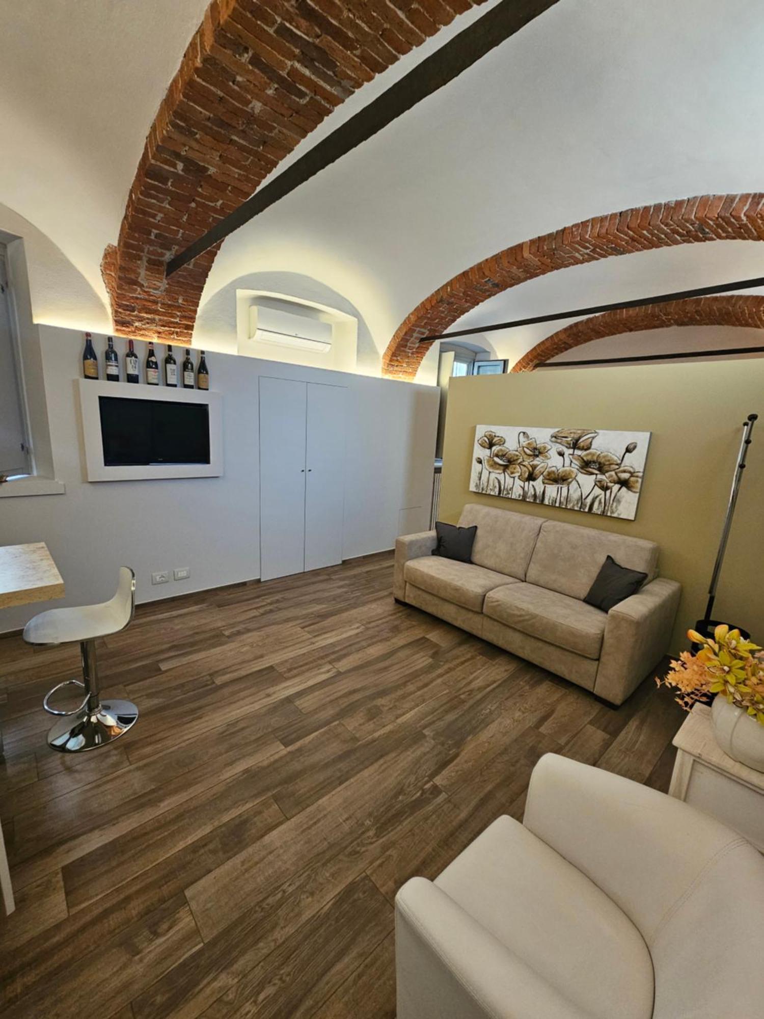 Bilocale In Centro Storico! Apartment Алба Екстериор снимка