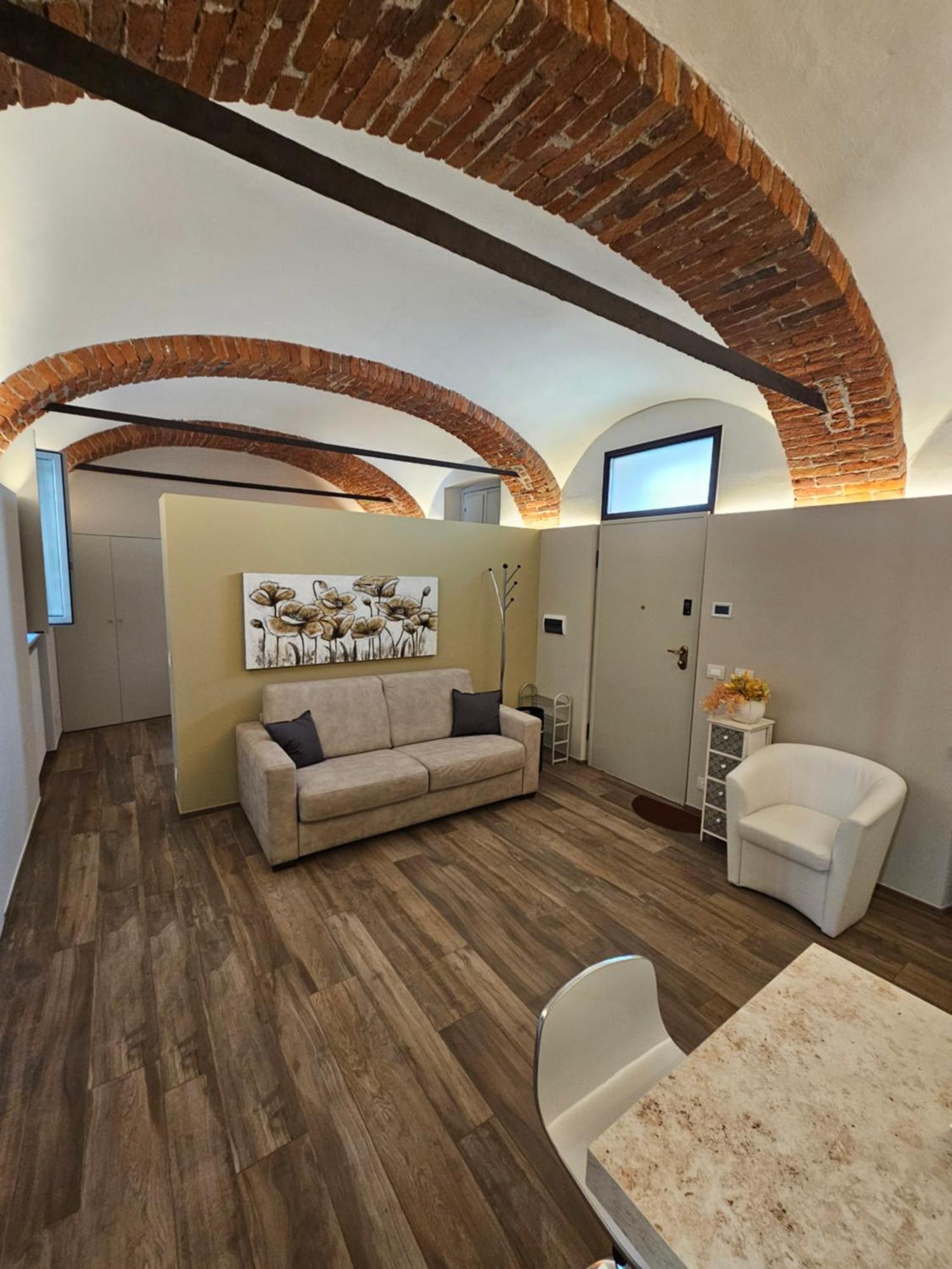 Bilocale In Centro Storico! Apartment Алба Екстериор снимка