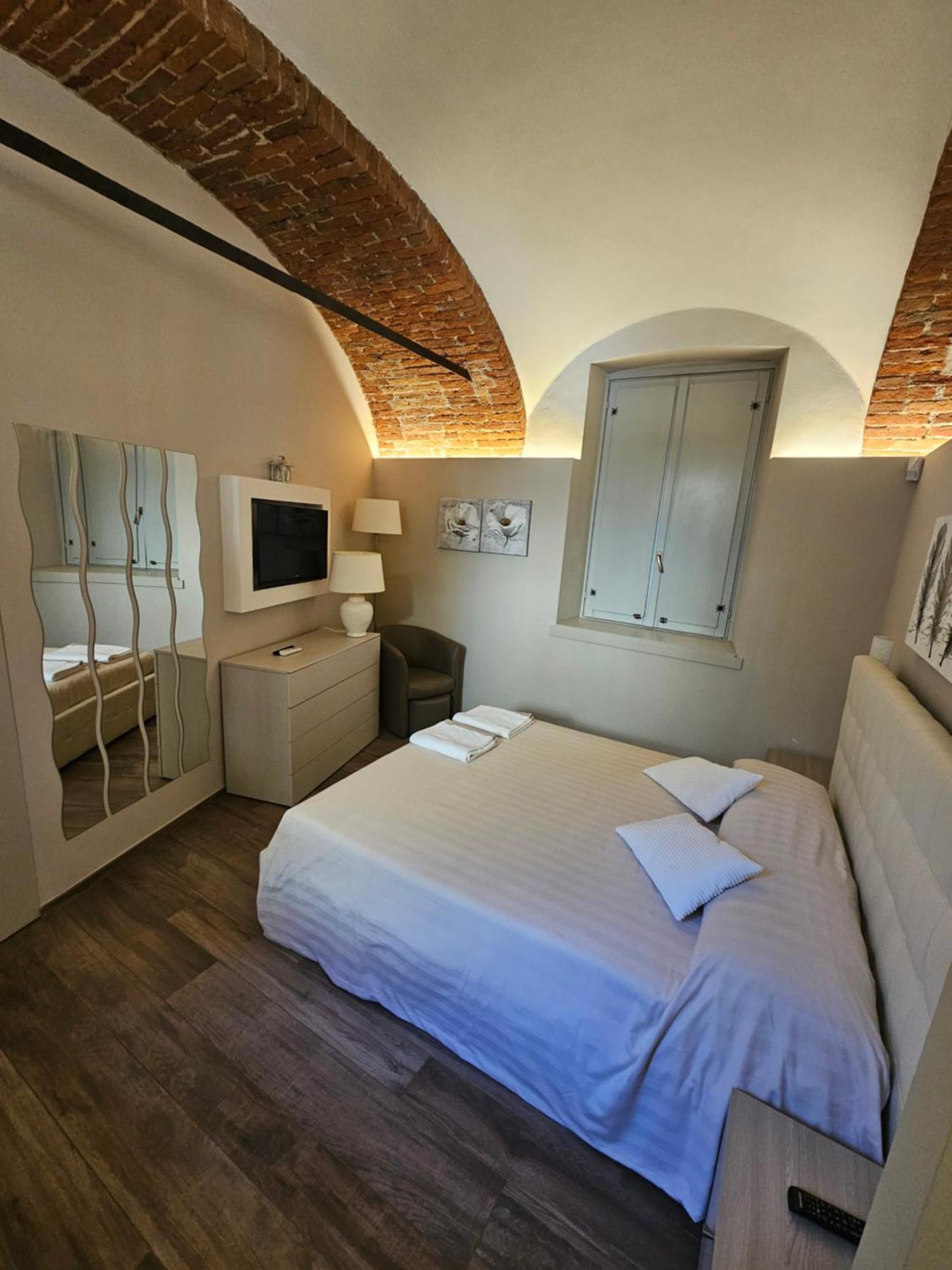 Bilocale In Centro Storico! Apartment Алба Екстериор снимка