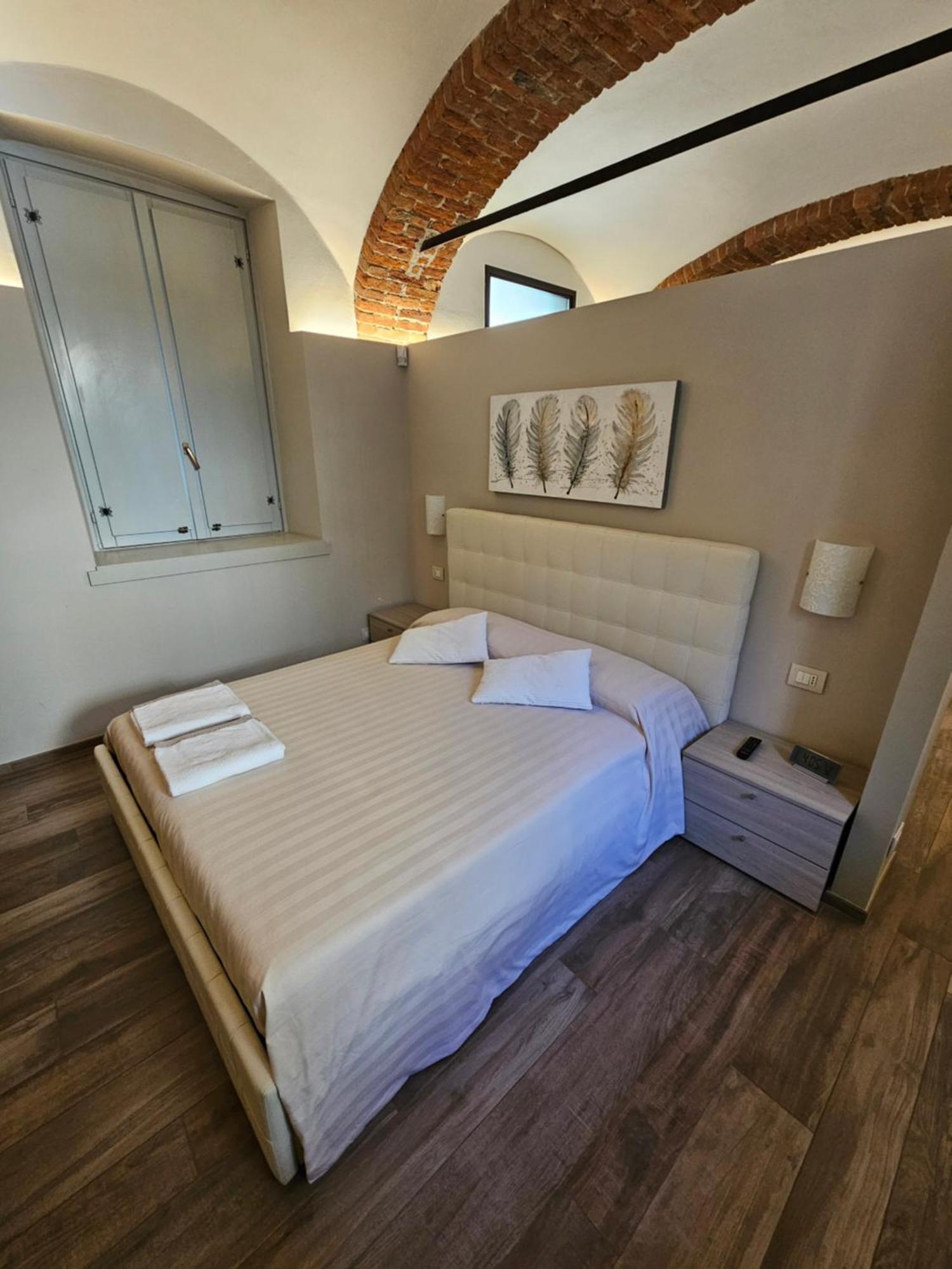 Bilocale In Centro Storico! Apartment Алба Екстериор снимка